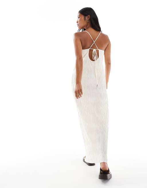 Vero Moda Petite textured plisse cami maxi dress in birch cream, 3 of 4