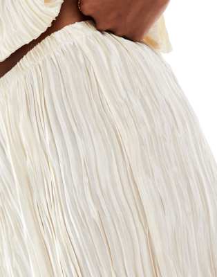 Vero Moda Petite Textured Plisse Wide Leg Pants In White