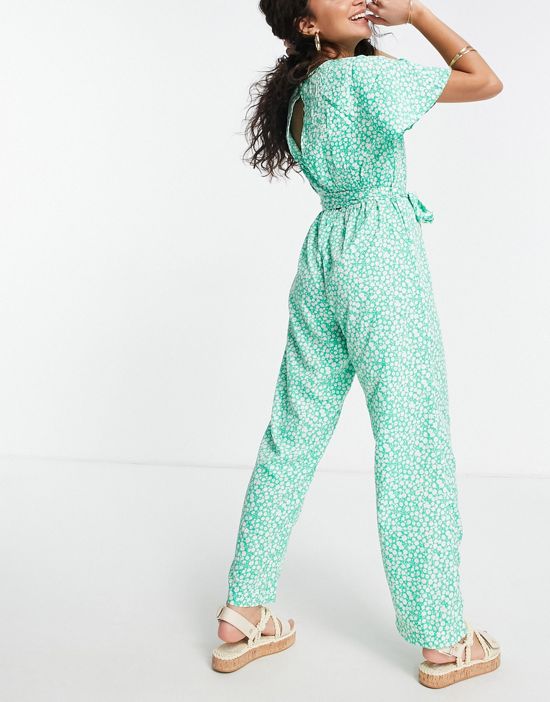 https://images.asos-media.com/products/vero-moda-petite-tie-waist-wide-leg-jumpsuit-in-green-floral/202244134-3?$n_550w$&wid=550&fit=constrain