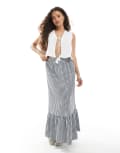 [Vero Moda Petite] Vero Moda Petite tiered hem maxi skirt in black gingham print S Black/white