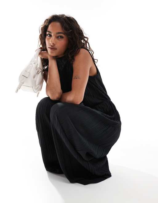 Vero Moda Petite - Tuta jumpsuit accollata senza maniche plissé nera, 2 di 4