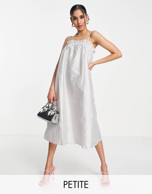 Vero Moda Petite - Vestito grembiule midi argento lucido con spalline sottili