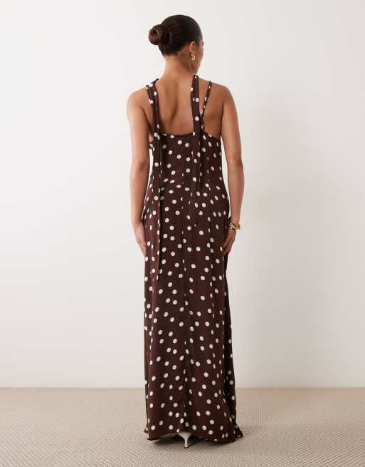 Vero Moda Petite - Vestito lungo con spalline sottili e scollo a sciarpa color cioccolato a pois, 2 di 4
