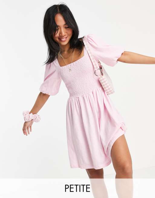 Vero Moda Petite - Vestito skater corto arricciato con maniche a sbuffo in cotone rosa - PINK