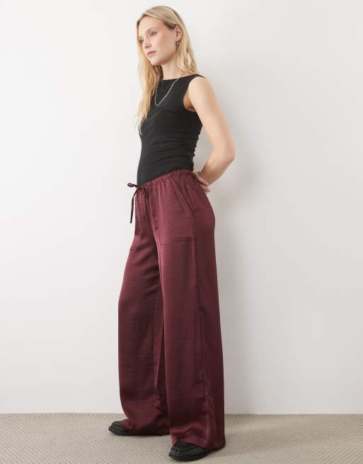 Vero Moda Petite vinröda satinbyxor med hög midja och vid passform, 3 av 5