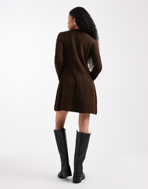 Vero Moda Petite – Weiches Mini-Strickkleid in meliertem Schokobraun mit Knopfleiste, 2 von 4