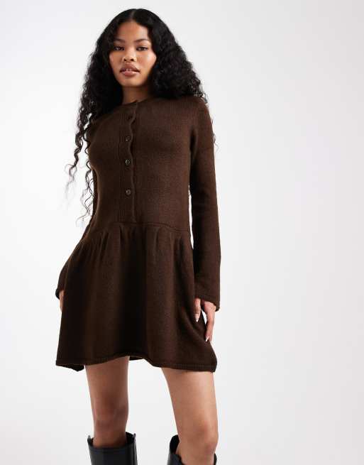 Vero Moda Petite – Weiches Mini-Strickkleid in meliertem Schokobraun mit Knopfleiste, 3 von 4