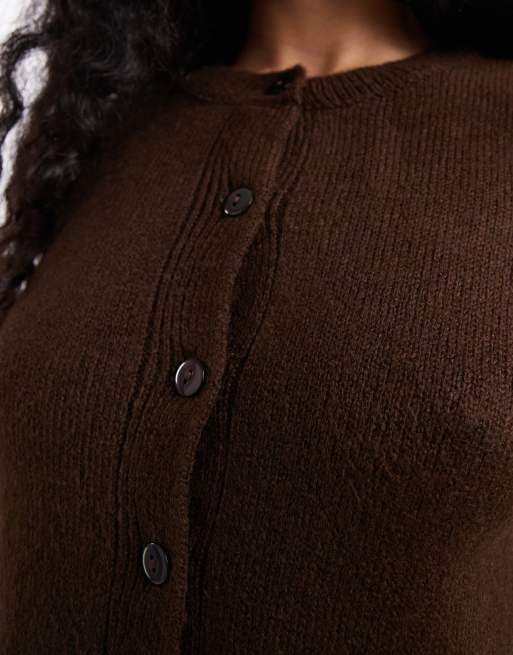 Vero Moda Petite – Weiches Mini-Strickkleid in meliertem Schokobraun mit Knopfleiste, 4 von 4
