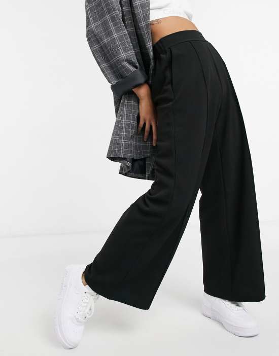 https://images.asos-media.com/products/vero-moda-petite-wide-leg-pants-in-black/22372848-4?$n_550w$&wid=550&fit=constrain