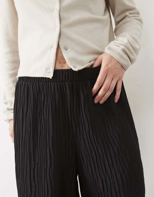 Vero Moda Petite wide leg plisse pants in black, 3 of 5