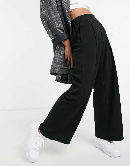 ASOS DESIGN Petite Wide Leg Trousers With Pleat Detail