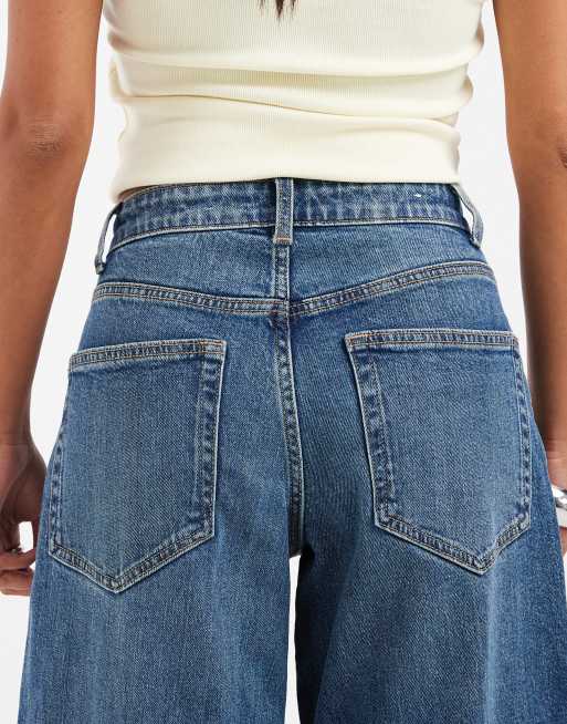 Vero Moda Petite Zelda high rise barrel leg jeans with pocket detail in medium blue denim, 4 of 5