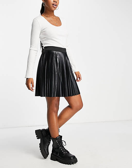 Vero Moda pleated satin mini skirt in black | ASOS