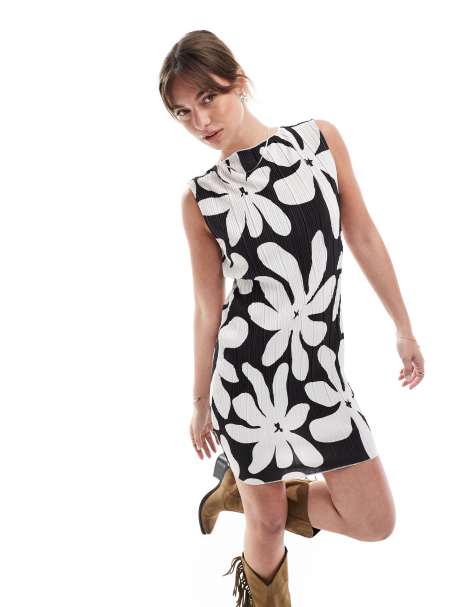 Vero Moda – Plisowana sukienka mini bez rękawów w czarno-biały wzór kwiatowy - view 1