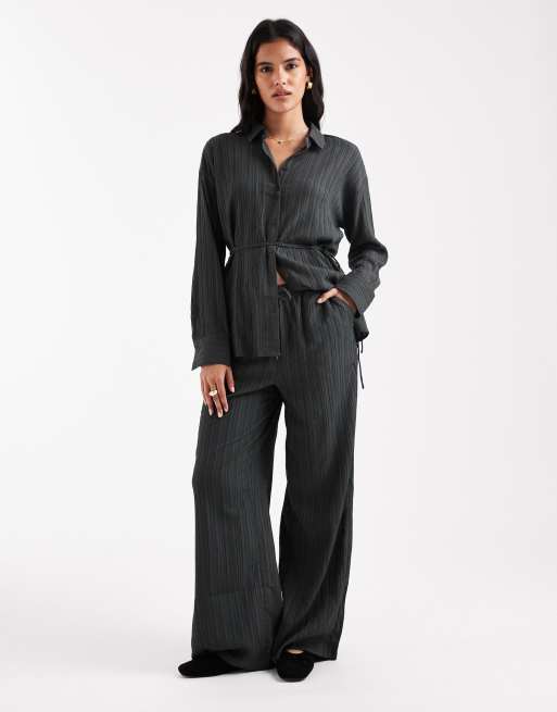 Vero Moda - Plissé broek met wijde pijpen in antracietgrijs, deel van co-ord set