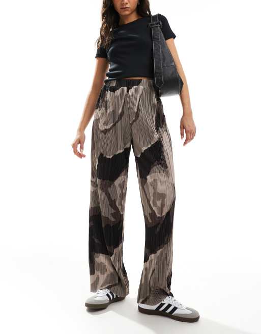 Vero Moda - Plissé broek met wijde pijpen in bruine abstracte print