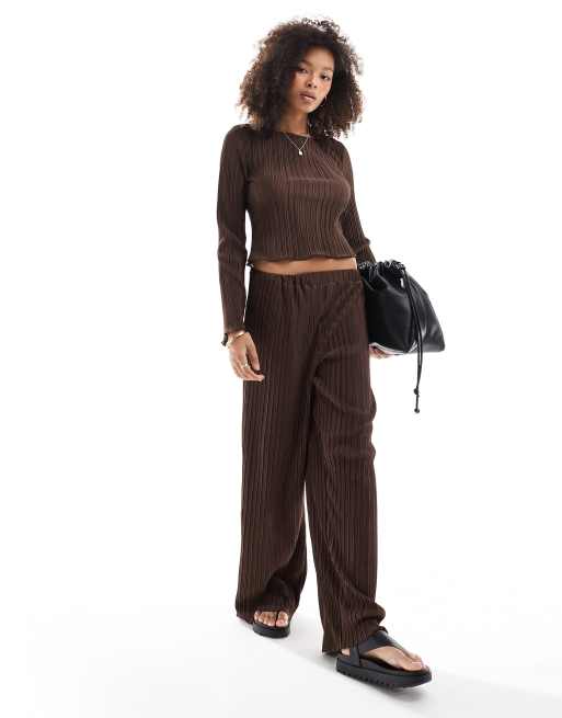 Vero Moda – Plissee-Hose in Schokobraun mit weitem Schnitt, Kombiteil