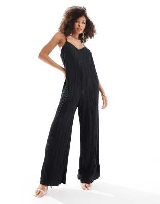 Vero Moda - Plissee-Jumpsuit in Schwarz mit sehr weitem Bein und Riemchenträgern