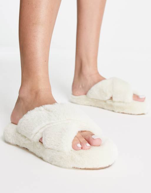 Vero Moda - Pluizige pantoffels in crème