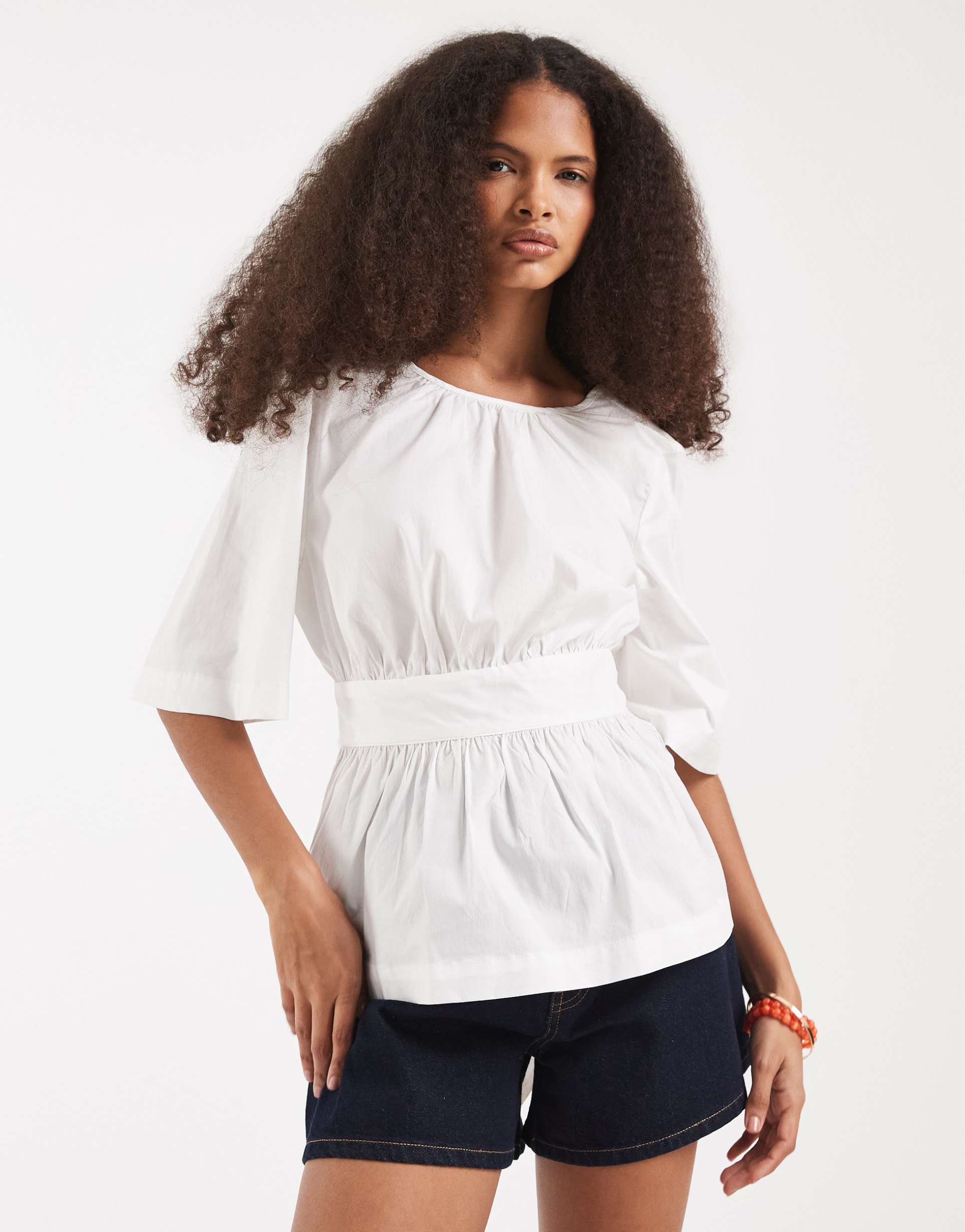 vero moda poplin low bow back top in white