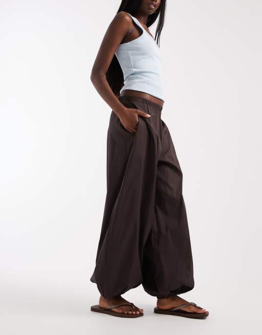 Vero Moda poplin wide balloon trousers in chocolate, 2 of 5