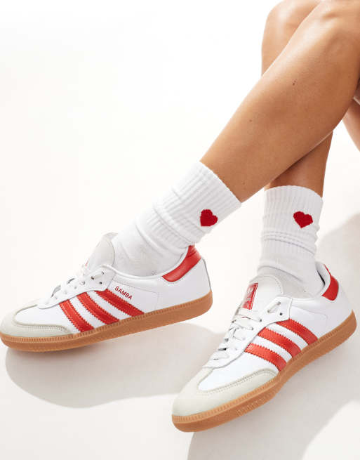 Vero Moda – Prążkowane białe skarpetki sportowe z motywem serca, 3 z 4
