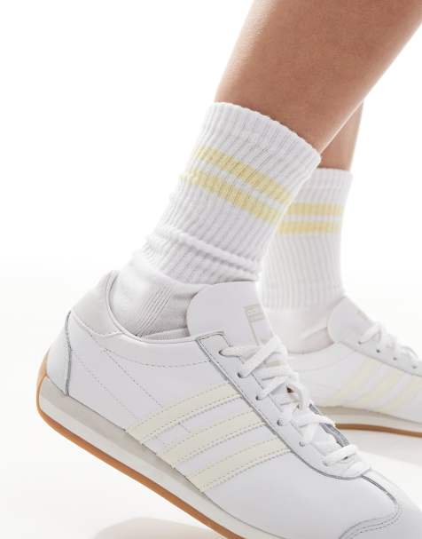 Vero Moda – Prążkowane skarpetki sportowe z jasnożółtymi paskami - view 1