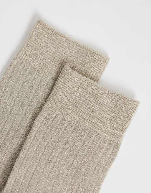 Vero Moda prążkowane skarpetki w neutralnym kolorze, 2 z 3