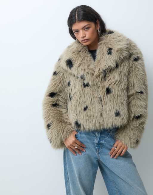 Vero Moda Premium faux fur short jacket in neutral polka dot, 3 of 5