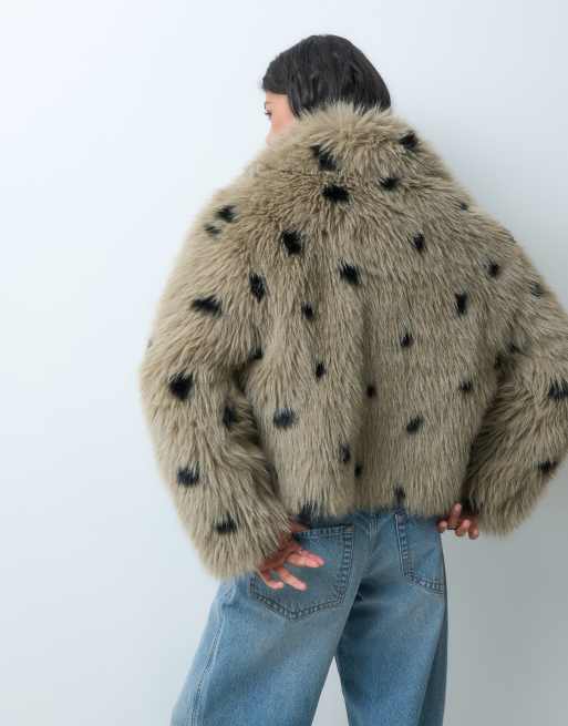 Vero Moda Premium faux fur short jacket in neutral polka dot, 4 of 5