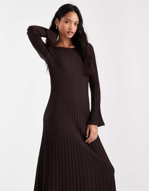Vero Moda Premium robe longue côtelée à manches longues et col bateau marron chocolat, 2 de 4