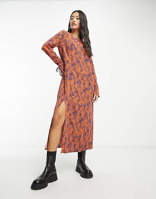 Vero Moda printed midi dress in orange and black | ASOS