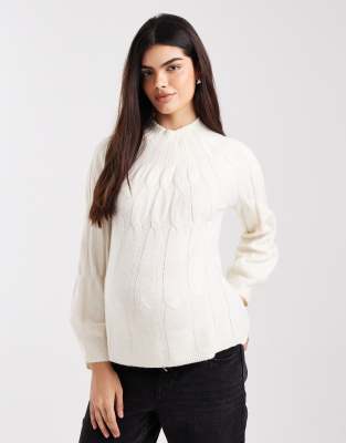 Vero Moda - Pull de grossesse en maille épaisse torsadée à col montant - Crème-Blanc