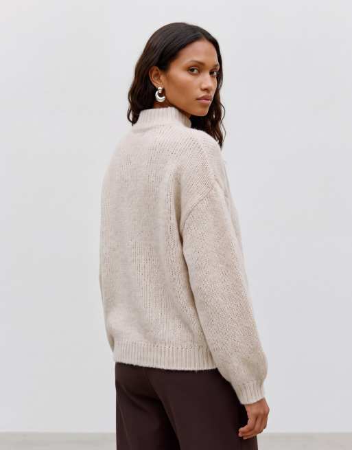 Vero Moda pull en maille duveteuse oversize à col montant couleur oatmeal, 5 de 5