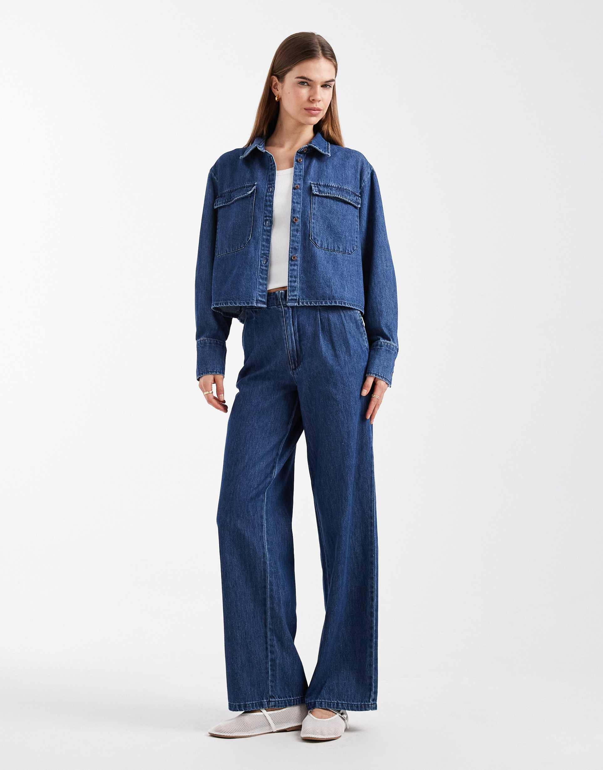 vero moda rae pleat front wide leg jeans in medium blue denim - part of a set