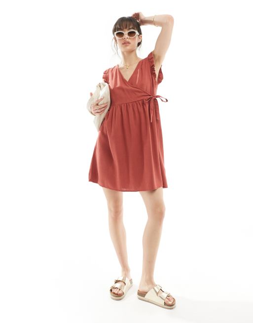Vero Moda – Rdzawoczerwona kopertowa sukienka mini
