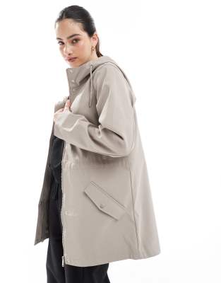 Vero Moda - Regenjacke in Mondstein-Grau mit Kapuze-Braun