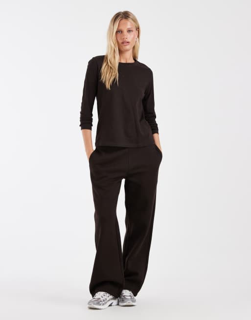 Vero Moda relaxed-fit T-shirt met lange mouwen in chocoladebruin, 2 van 4