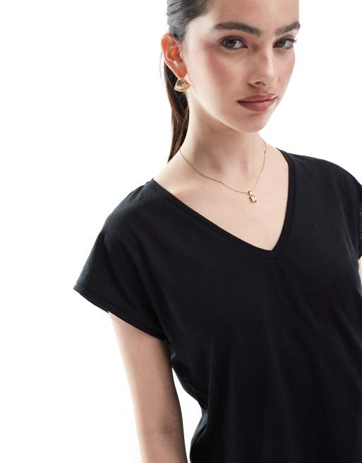 Vero Moda relaxed oversized v neck t-shirt in black, 3 of 4