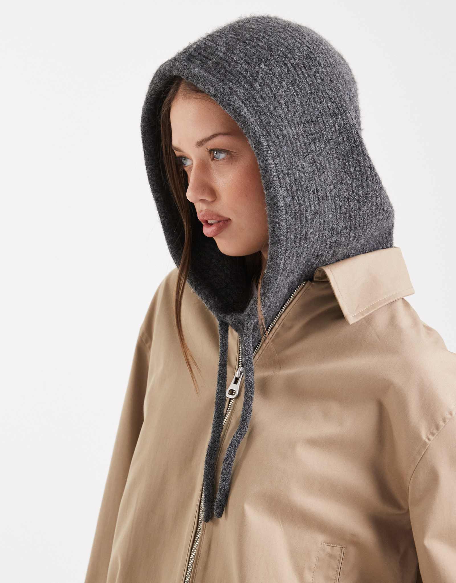 Вязаная балаклава Vero Moda с завязкой в рубчик спереди темно-вересково-серого цвета