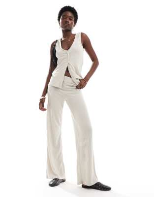 Vero Moda Ribbed Longline Sleeveless Top In White