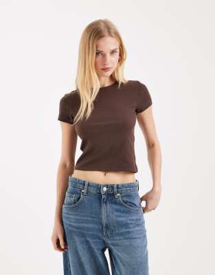 Vero Moda Ribbed Round Neck T-shirt In Brown