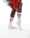 [Vero Moda] Vero Moda ribbed sport socks in white with heart and stripe detail One Size Snow white stripes