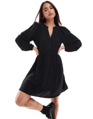 Vero Moda - Robe babydoll courte à col V et à manches bouffantes - Noir