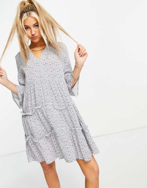 Vero Moda Robe babydoll courte à volants étagés Bleu marine ASOS