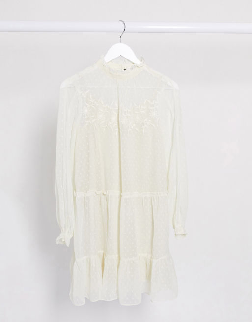 Vero Moda Robe babydoll courte en tulle façonné avec broderie Crème