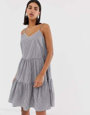 Vero Moda - Robe caraco courte étagée