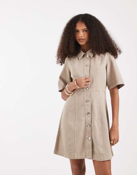Vero Moda - Robe courte ajustée et évasée en jean avec boutons à l'avant - Beige délavé - view 1
