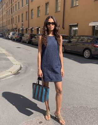Vero Moda - Robe courte droite sans manches en jean - Bleu foncé délavé-Bleu marine
