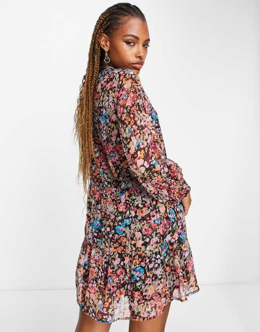 Vero Moda Robe courte fluide a fleurs avec manches longues et decollete en V ASOS